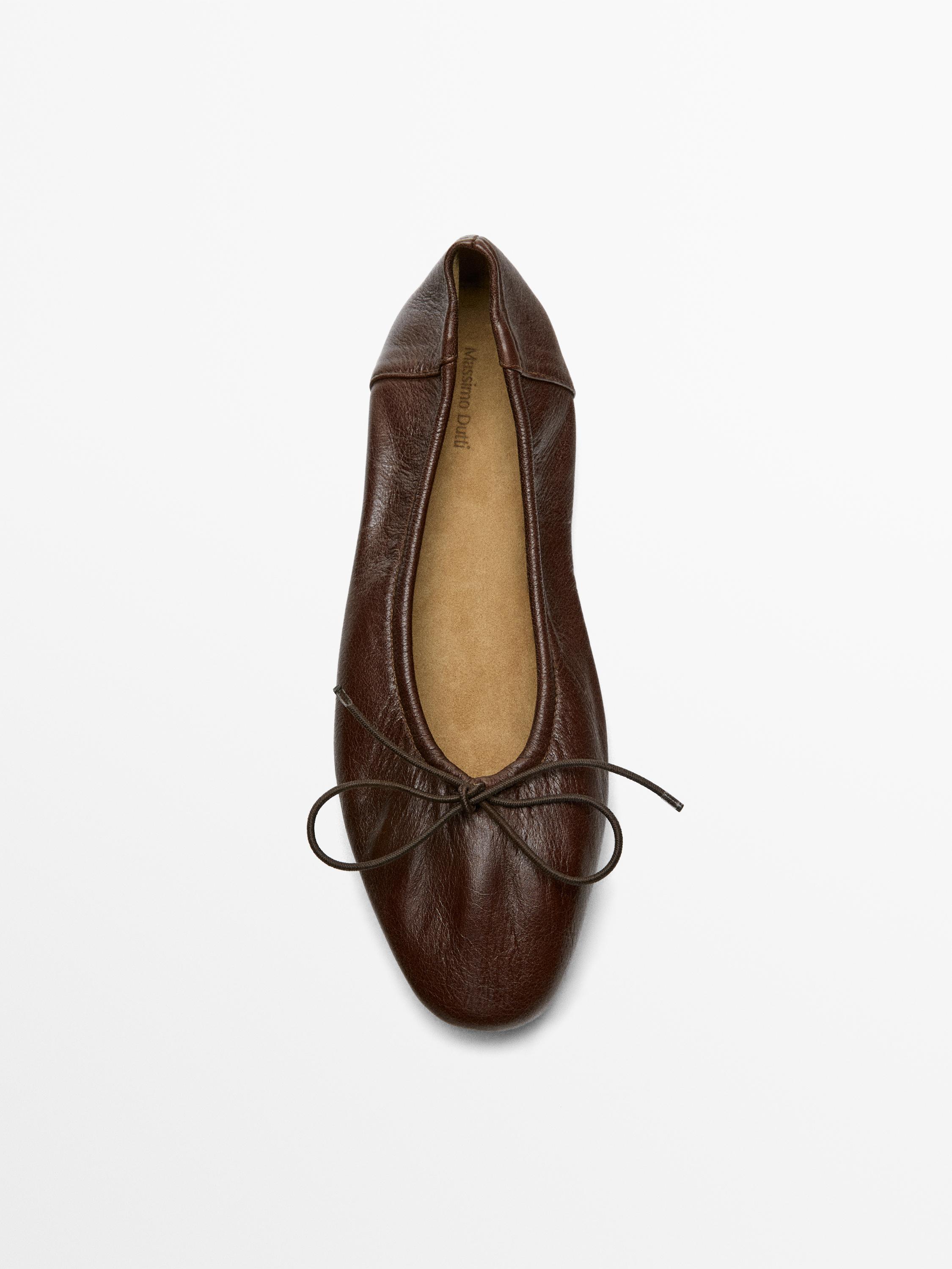 Gathered ballet flats with bow